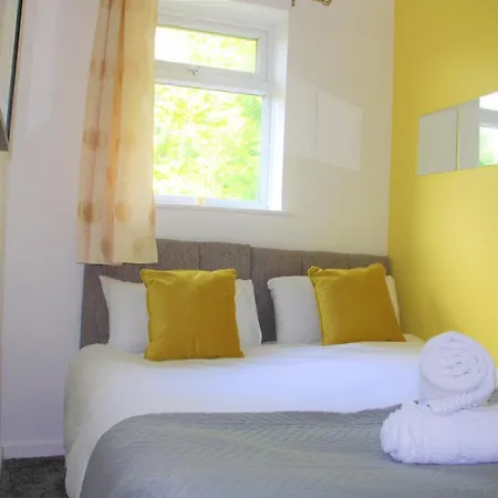 Homely And Budget Friendly 3 Bed House Sleeps 6 Free Parking! Milton Keynes Exterior photo