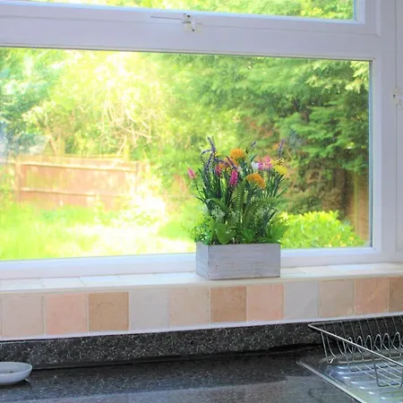 Homely And Budget Friendly 3 Bed House Sleeps 6 Free Parking! Milton Keynes Exterior photo