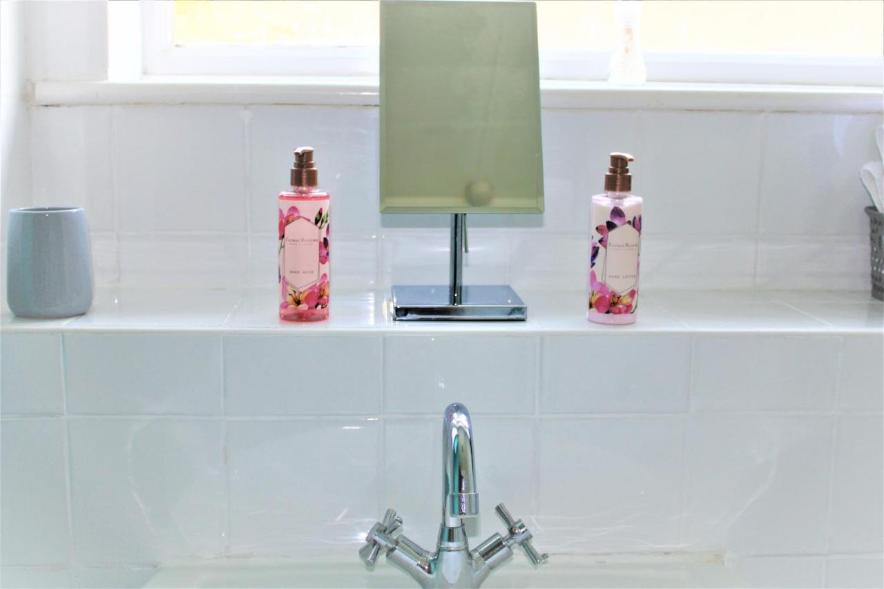 Дом отдыха Homely And Budget Friendly 3 Bed House Sleeps 6 Free Parking!