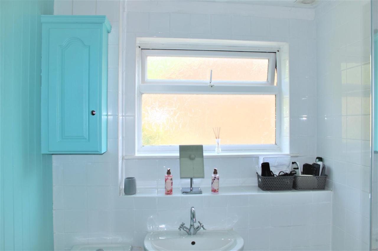 Дом отдыха Homely And Budget Friendly 3 Bed House Sleeps 6 Free Parking!